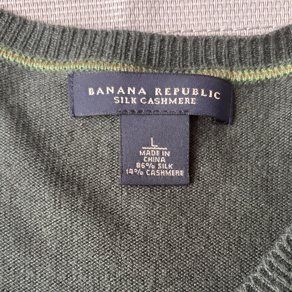 Banana Republic Dark Green V-Neck Sweater sz L SILK CASHMERE blend - Picture 2 of 5